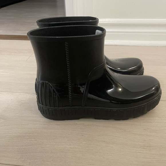 UGG rain boots Size 9 - Picture 3 of 6